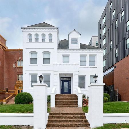 White House At Grand Central Tower Grove Esterno foto
